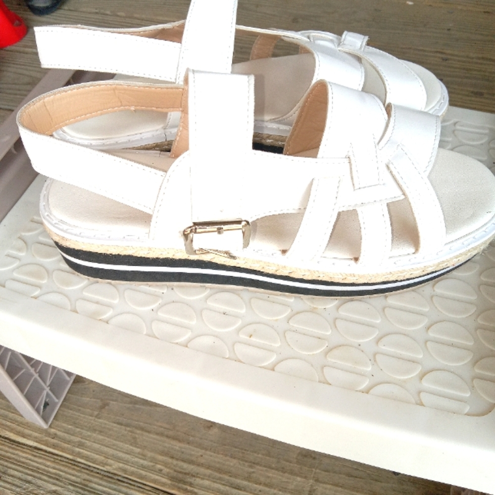 Lailizhilv sandals size 8.5